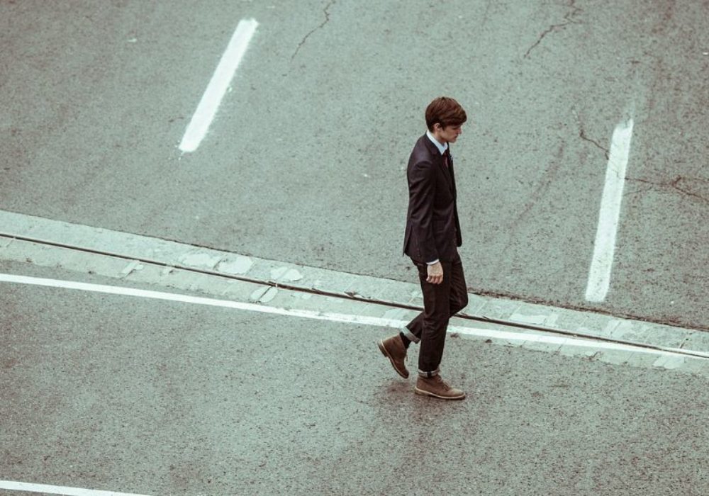 How Men Dress to Look Taller – 9 Style Tricks That Will Make You Look Taller